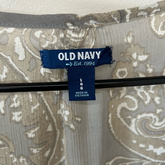 Old Navy Gray and White Relaxed Blouse - Picture 3 of 3